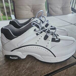 Mens 10 5 wide foot joy golf shoe
